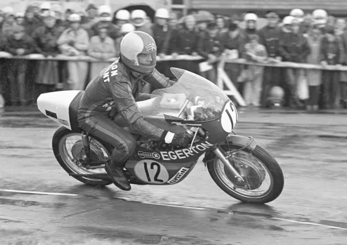 Framed Print : John Taylor (Egerton Yamaha) 1975 Senior TT Framed Print : John Taylor (Egerton Yamaha) 1975 Senior TT