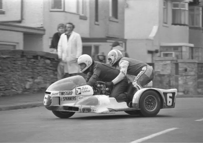 Framed Print : John Watson & Brian Hoyle (Laverda) 1976 Southern 100 Framed Print : John Watson & Brian Hoyle (Laverda) 1976 Southern 100