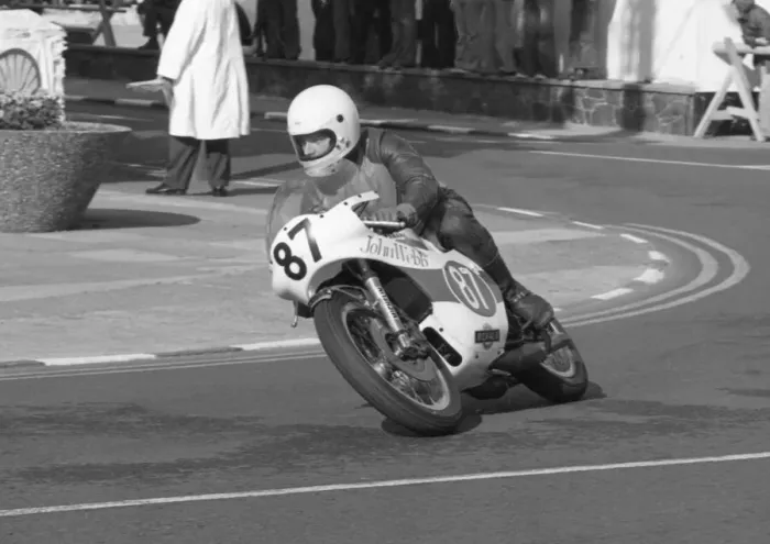 Framed Print : John Webb (Yamaha) 1977 Lightweight Manx Grand Prix Framed Print : John Webb (Yamaha) 1977 Lightweight Manx Grand Prix