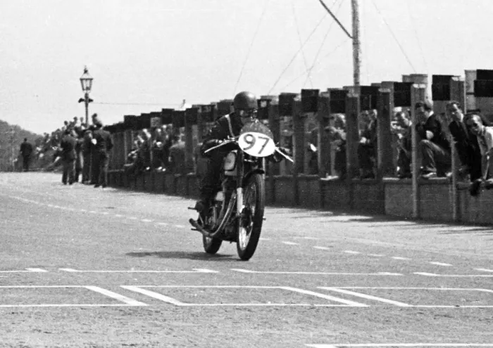 Framed Print : John Wenman (Norton) 1949 Junior Clubman TT Framed Print : John Wenman (Norton) 1949 Junior Clubman TT