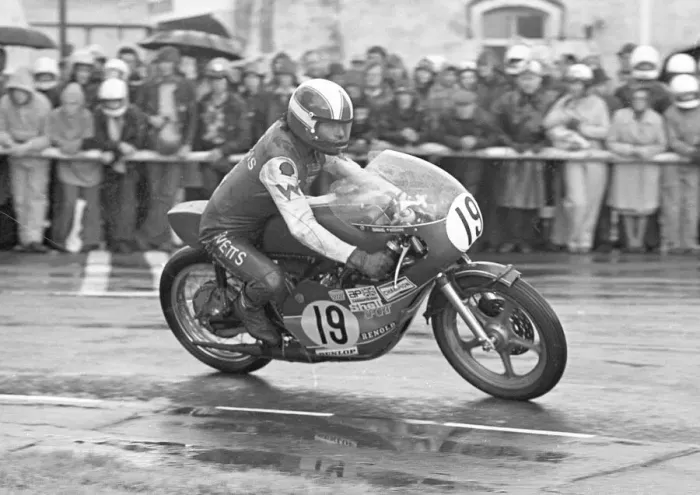 Framed Print : John Williams (Yamaha) 1975 Senior TT Framed Print : John Williams (Yamaha) 1975 Senior TT
