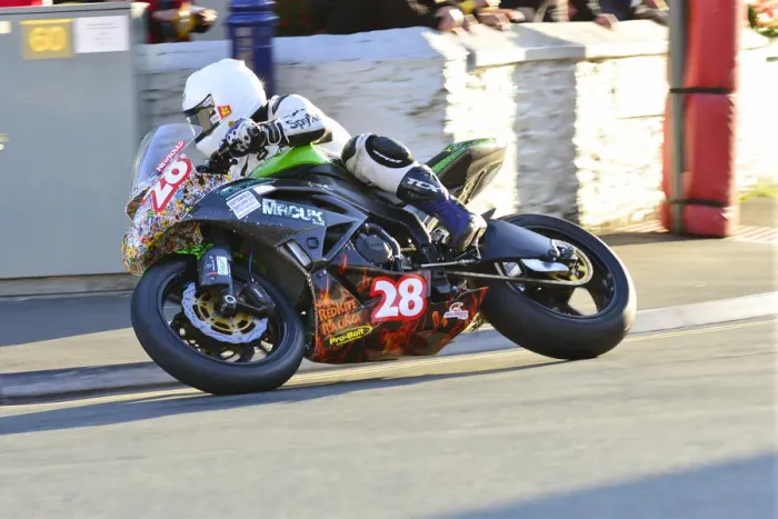 Framed Print : Joseph Newbould (Kawasaki) 2014 Newcomers A Manx Grand Prix