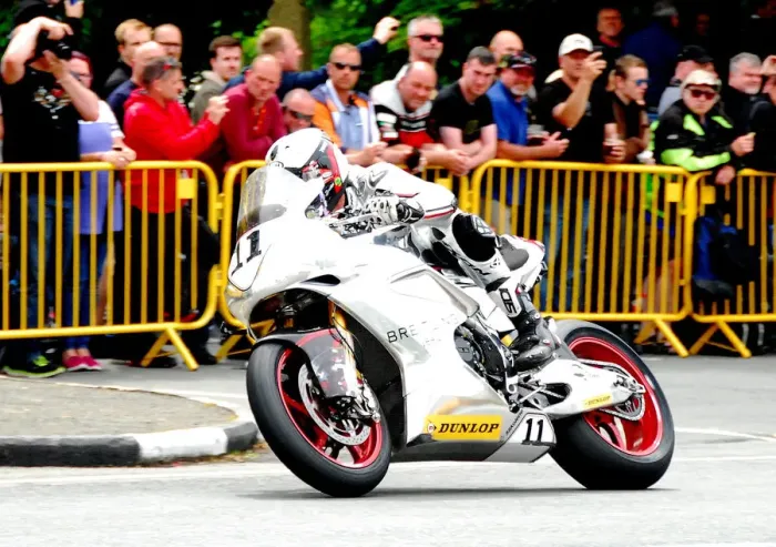 Framed Print : Josh Brookes (Norton) 2018 SuperbikeTT Framed Print : Josh Brookes (Norton) 2018 SuperbikeTT