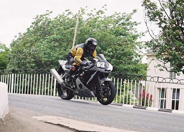 Julian Bell (Yamaha) 2004 Production 600 TT