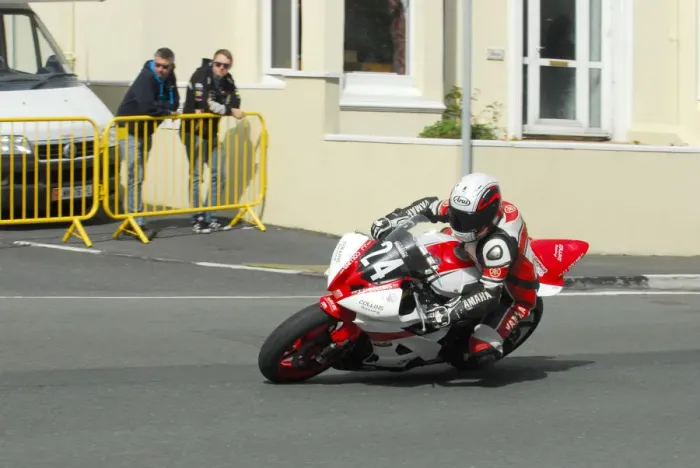Framed Print : Justin Collins (Yamaha) 2016 Junior Manx Grand Prix