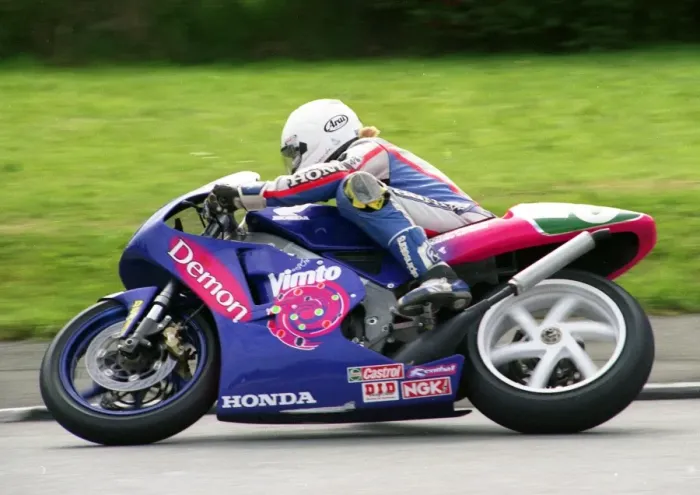 Framed Print : Kate Parkinson (Demon Vimto Honda) 2000 Lightweight TT Framed Print : Kate Parkinson (Demon Vimto Honda) 2000 Lightweight TT