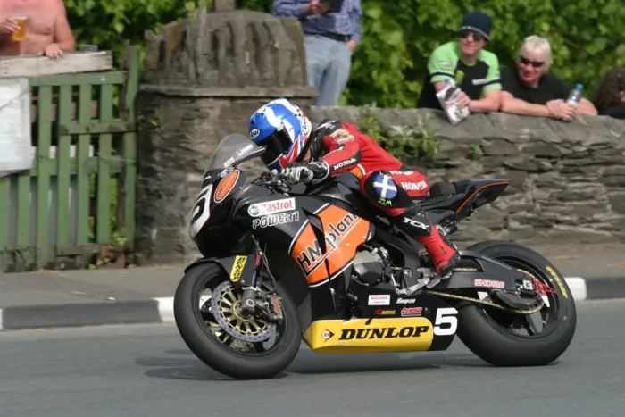 Framed Print : Keith Amor (Honda) 2010 Superbike TT Framed Print : Keith Amor (Honda) 2010 Superbike TT