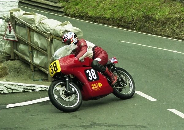 Keith Dixon (Seeley) 2000 Senior Classic Manx Grand Prix