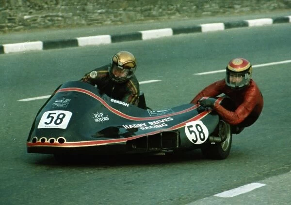 Keith Griffin & Gordon Garrett (Suzuki) 1982 Sidecar TT