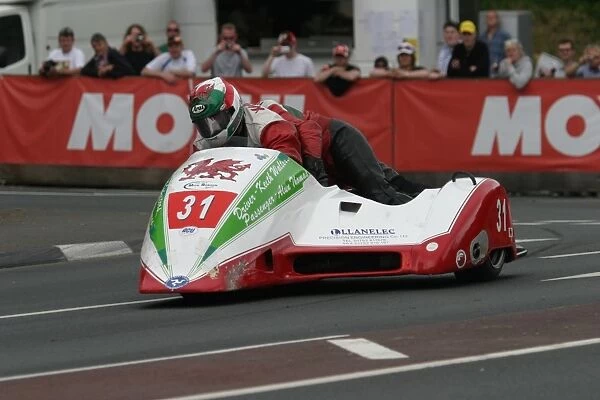 Keith Walters & Alun Thomas (Ireson) 2011 Sidecar TT