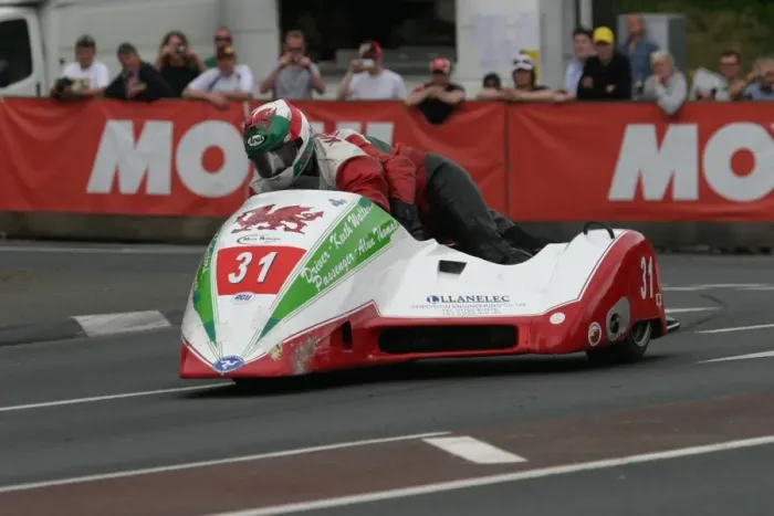 Framed Print : Keith Walters & Alun Thomas (Ireson) 2011 Sidecar TT