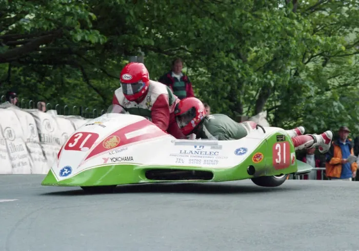 Framed Print : Keith Walters & Andrew King (Ireson Mistral) 2000 Sidecar TT Framed Print : Keith Walters & Andrew King (Ireson Mistral) 2000 Sidecar TT