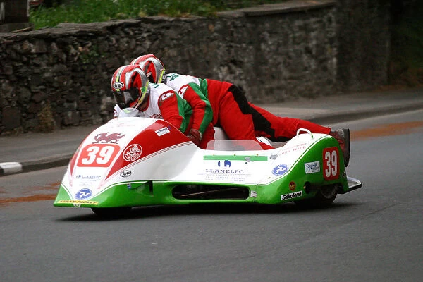 Keith Walters & Andy Webb (Ireson Mistral) 2004 Sidecar TT