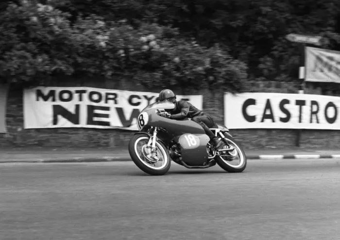 Framed Print : Kel Carruthers (Aermacchi) 1968 Junior TT Framed Print : Kel Carruthers (Aermacchi) 1968 Junior TT