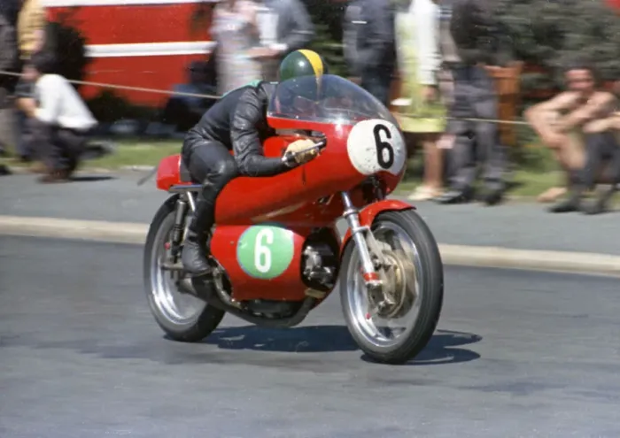 Framed Print : Kel Carruthers (Aermacchi) 1968 Lightweight TT Framed Print : Kel Carruthers (Aermacchi) 1968 Lightweight TT