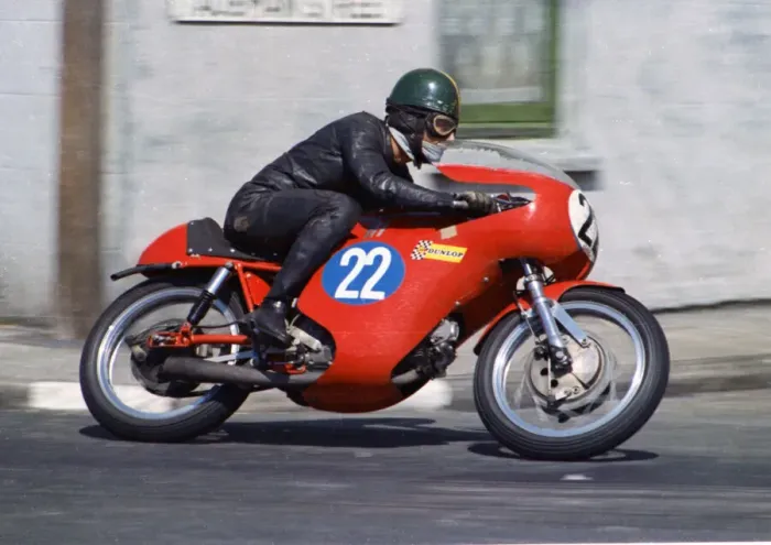 Framed Print : Kel Carruthers (Aermacchi) 1969 Junior TT Framed Print : Kel Carruthers (Aermacchi) 1969 Junior TT