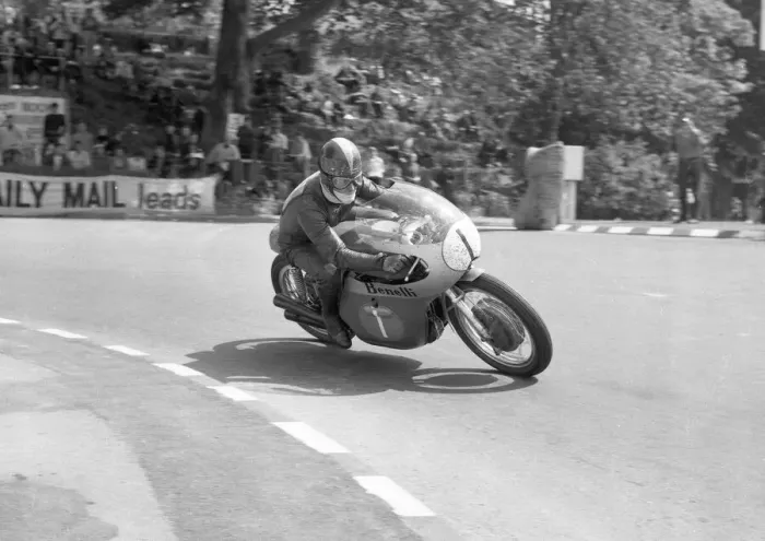 Framed Print : Kel Carruthers (Benelli) 1969 Lightweight TT Framed Print : Kel Carruthers (Benelli) 1969 Lightweight TT