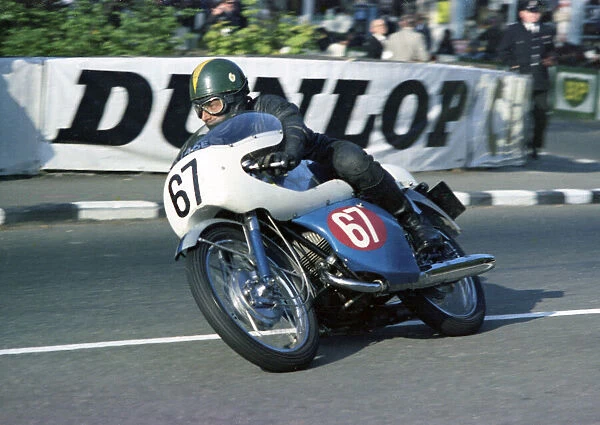 Kel Carruthers (Suzuki) 1967 Production 250cc TT