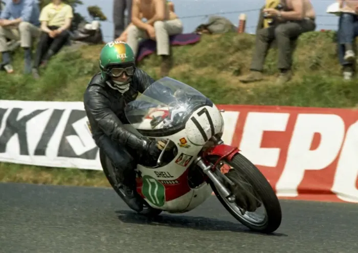 Framed Print : Kel Carruthers (Yamaha) 1970 Lightweight TT Framed Print : Kel Carruthers (Yamaha) 1970 Lightweight TT