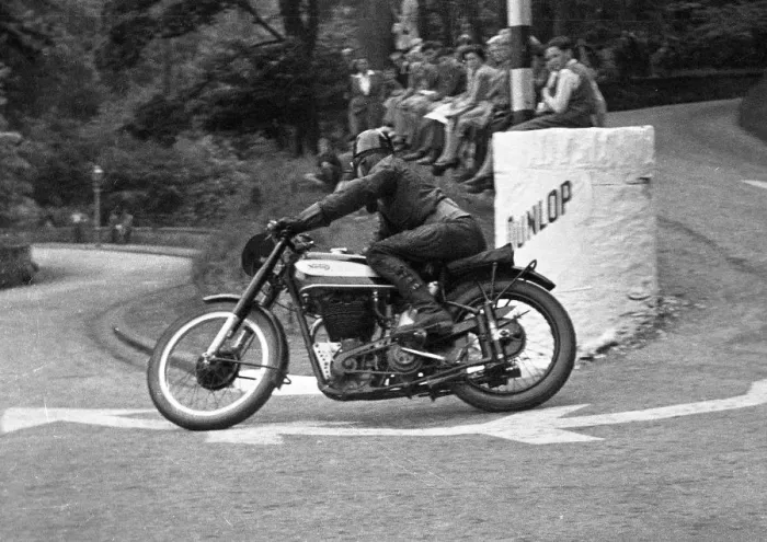 Framed Print : Ken Bills (Norton) 1947 Senior TT Framed Print : Ken Bills (Norton) 1947 Senior TT