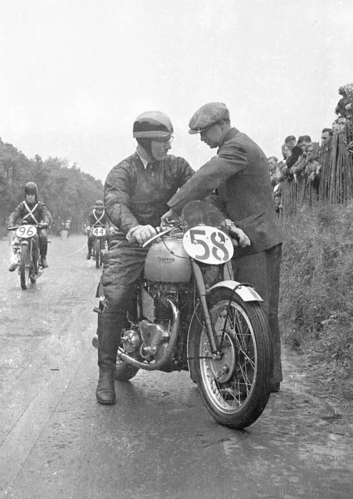 Framed Print : Ken Bills (Triomph) 1948 Senior TT Framed Print : Ken Bills (Triomph) 1948 Senior TT