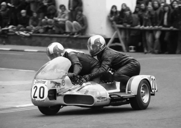 Framed Print : Ken Blacklock & Milton Mitchinson (Yamaha) 1977 Sidecar TT Framed Print : Ken Blacklock & Milton Mitchinson (Yamaha) 1977 Sidecar TT