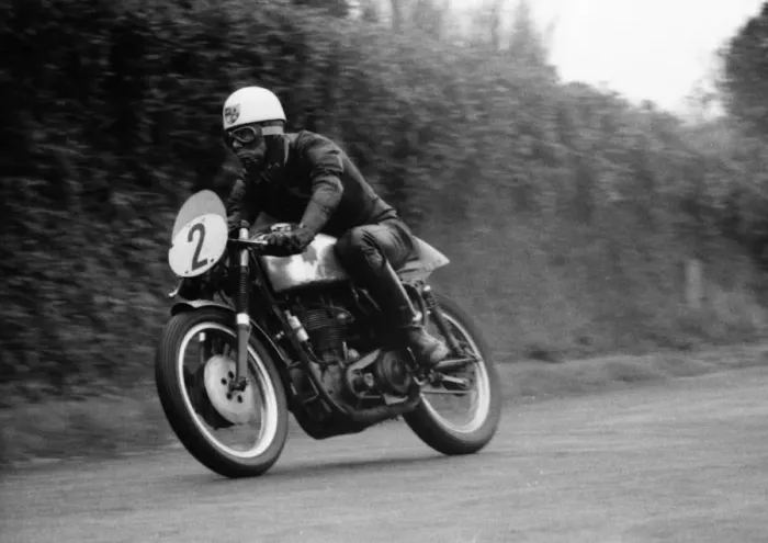 Framed Print : Ken Brough (BSA) 1962 Senior Manx Gand Prixne