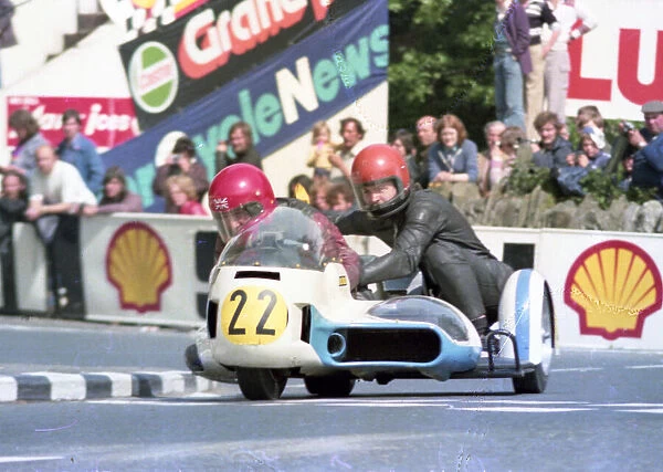 Ken Graham & Dennis Tower (Barton Suzuki) 1976 1000 Sidecar TT