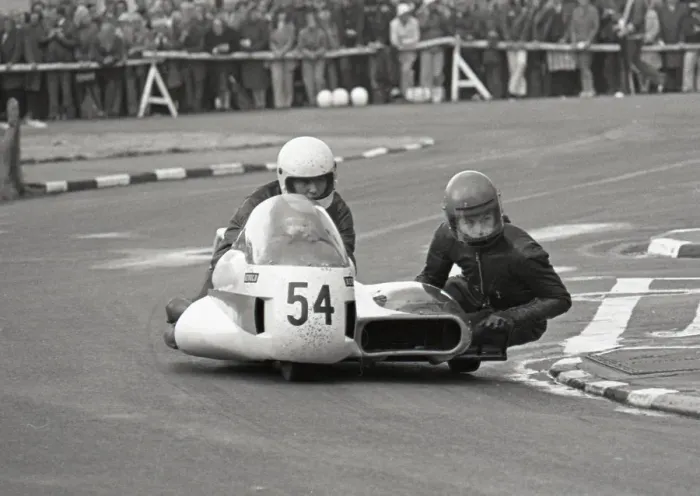 Framed Print : Ken Graham & Dennis Tower (Suzuki) 1975 1000 Sidecar TT Framed Print : Ken Graham & Dennis Tower (Suzuki) 1975 1000 Sidecar TT