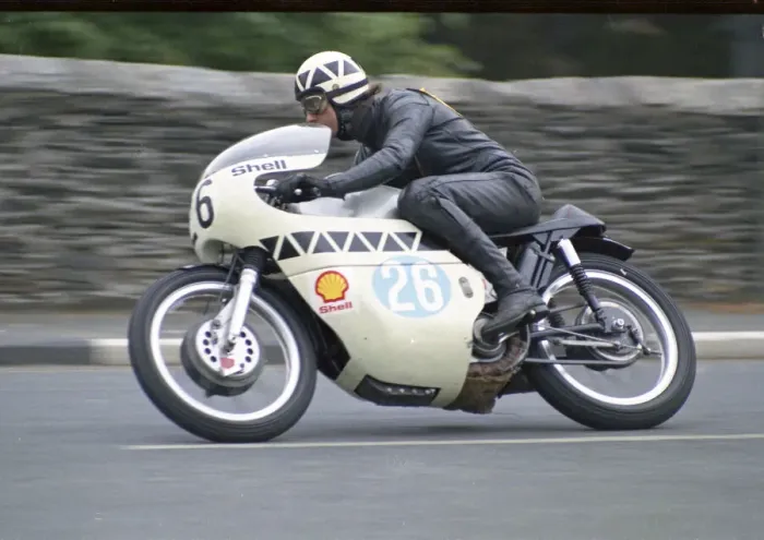 Framed Print : Ken Hampton (Norton) 1972 Junior Manx Grand Pix Framed Print : Ken Hampton (Norton) 1972 Junior Manx Grand Pix