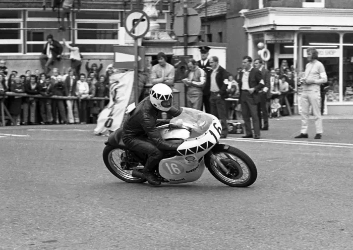Framed Print : Ken Hampton (Norton) 1973 Junior Manx Grand Prix Framed Print : Ken Hampton (Norton) 1973 Junior Manx Grand Prix