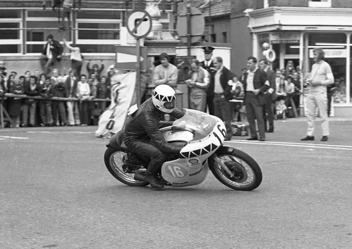Framed Print : Ken Hampton (Norton) 1973 Junior Manx Grand Prix Framed Print : Ken Hampton (Norton) 1973 Junior Manx Grand Prix