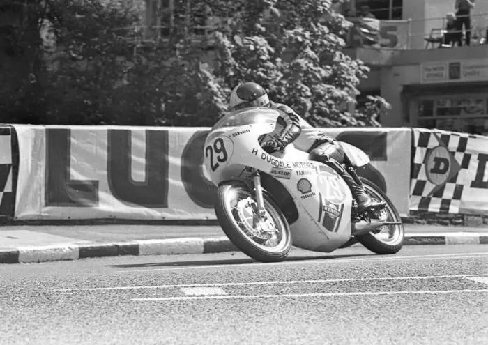 Framed Print : Ken Huggett (Maxton Yamaha) 1973 Junior TT Framed Print : Ken Huggett (Maxton Yamaha) 1973 Junior TT
