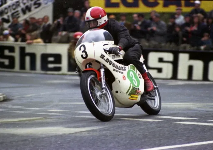 Framed Print : Ken Huggett (Maxton Yamaha) 1974 Lightweight TT Framed Print : Ken Huggett (Maxton Yamaha) 1974 Lightweight TT