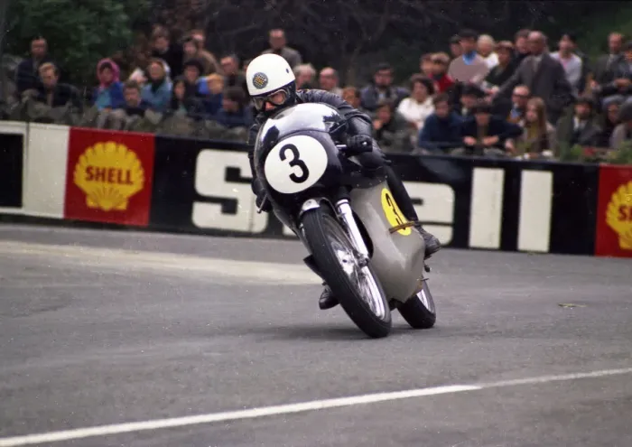 Framed Print : Ken Huggett (Norton) 1968 Senior Manx Grand Prix Framed Print : Ken Huggett (Norton) 1968 Senior Manx Grand Prix