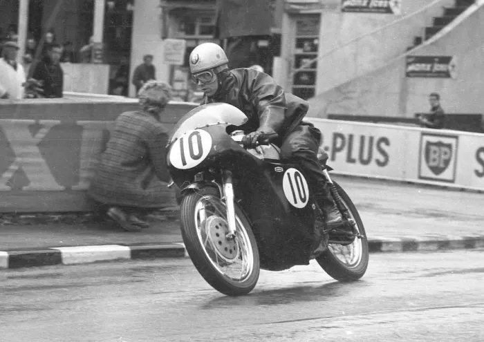 Framed Print : Ken Inwood (Norton) 1965 Senior Manx Grand Prix