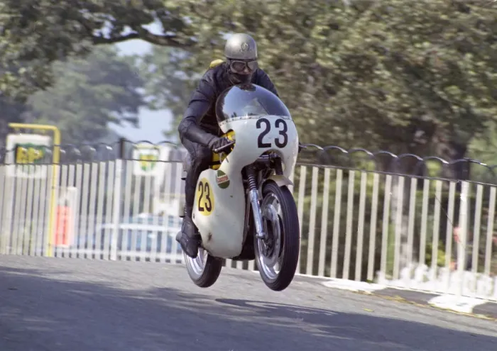 Framed Print : Ken Inwood (Norton) 1971 Senior Manx Grand Prix Framed Print : Ken Inwood (Norton) 1971 Senior Manx Grand Prix
