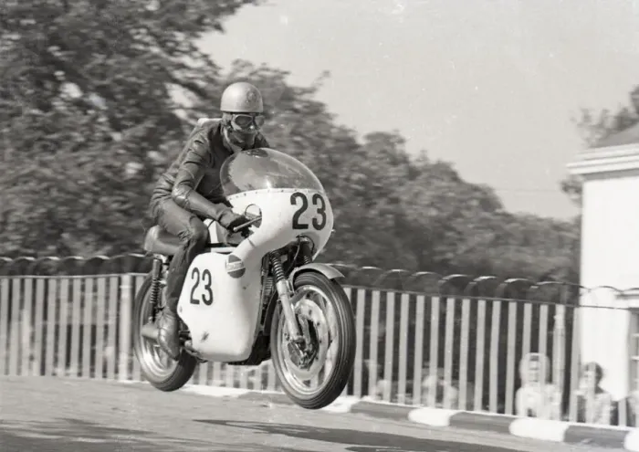 Framed Print : Ken Inwood (Norton) 1971 Senior Manx Grand Prix Framed Print : Ken Inwood (Norton) 1971 Senior Manx Grand Prix
