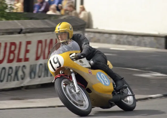 Framed Print : Ken Inwood (Yamaha) 1974 Junior Manx Grand Prix Framed Print : Ken Inwood (Yamaha) 1974 Junior Manx Grand Prix