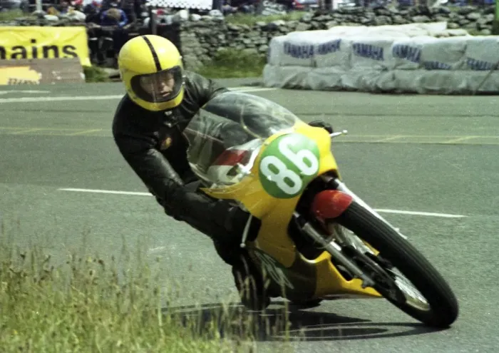 Framed Print : Ken Inwood (Yamaha) 1980 Junior TT Framed Print : Ken Inwood (Yamaha) 1980 Junior TT