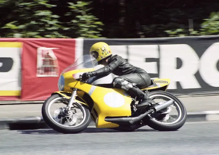 Framed Print : Ken Inwood (Yamaha) 1982 Senior 350 TT Framed Print : Ken Inwood (Yamaha) 1982 Senior 350 TT