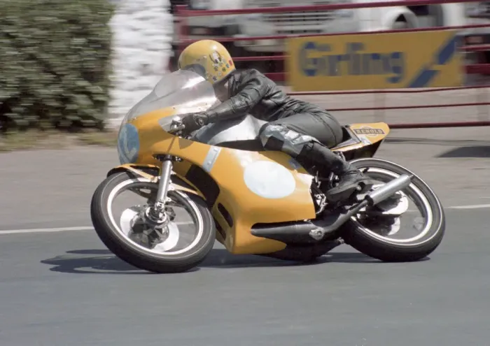Framed Print : Ken Inwood (Yamaha) 1982 Senior TT Framed Print : Ken Inwood (Yamaha) 1982 Senior TT