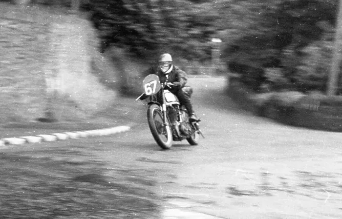 Framed Print : Ken Meadows Norton 1952 Clubman Senior TT Framed Print : Ken Meadows Norton 1952 Clubman Senior TT