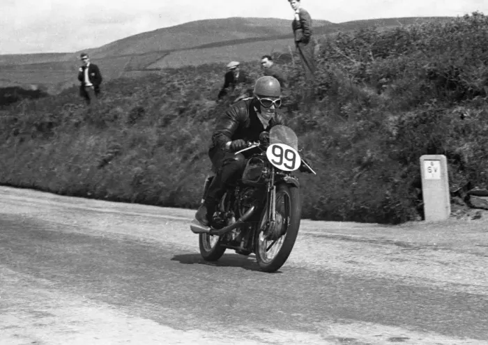 Framed Print : Ken Tostevin (Velocette) 1952 Junior TT Framed Print : Ken Tostevin (Velocette) 1952 Junior TT