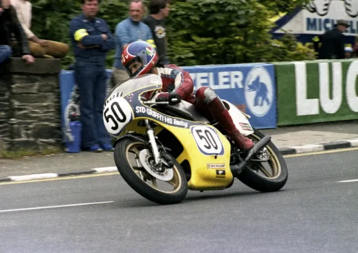 Framed Print : Kenny Blake (Yamaha) 1979 Schweppes Classic TT Framed Print : Kenny Blake (Yamaha) 1979 Schweppes Classic TT