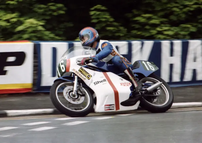 Framed Print : Kenny Blake (Yamaha) 1980 Junior TT Framed Print : Kenny Blake (Yamaha) 1980 Junior TT