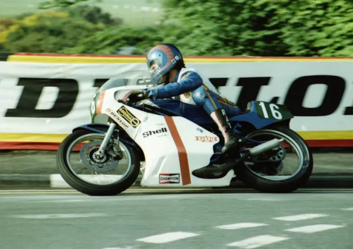 Framed Print : Kenny Blake (Yamaha) 1980 Junior TT Framed Print : Kenny Blake (Yamaha) 1980 Junior TT