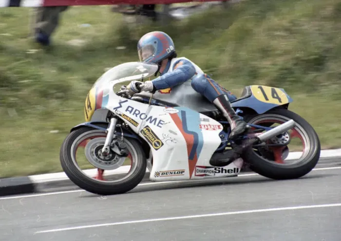 Framed Print : Kenny Blake (Yamaha) 1980 Senior TT Framed Print : Kenny Blake (Yamaha) 1980 Senior TT