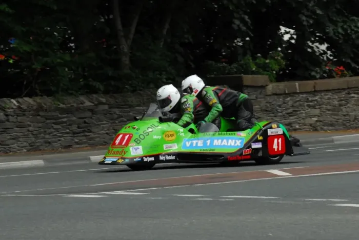 Framed Print : Kenny Howles & Dave Mahon (Ireson Suzuki) 2016 Sidecar 2 TT Framed Print : Kenny Howles & Dave Mahon (Ireson Suzuki) 2016 Sidecar 2 TT