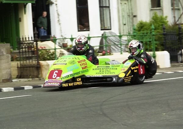 Kenny Howles & Doug Jewell (Ireson Mistral Kawasaki) 2000 Sidecar TT